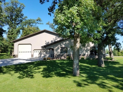 Premier Riverfront Luxury Home & Rv Garage - image 2
