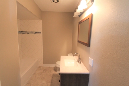 Updated Auction Home in Paris TX - image 4