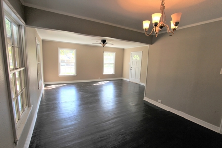 Updated Auction Home in Paris TX - image 3