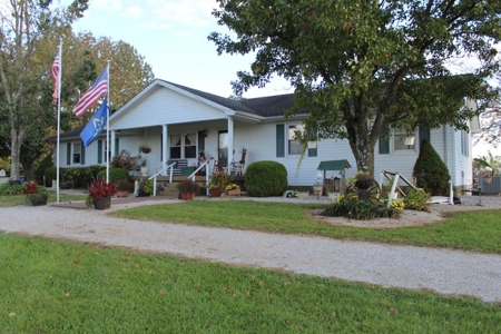 Country home for sale near Smiths Grove Kentucky - image 1