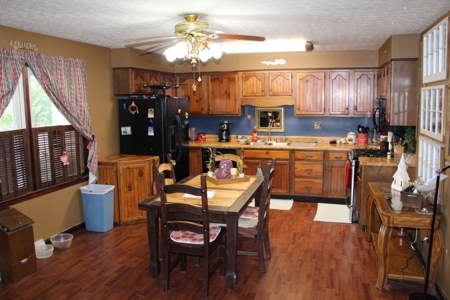 Country home for sale near Smiths Grove Kentucky - image 15