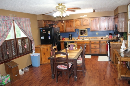 Country home for sale near Smiths Grove Kentucky - image 16