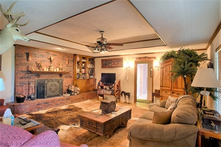 Cattle Ranch on Large Acreage for Sale in Northeast Texas - image 3