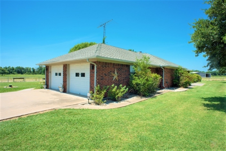 Cattle Ranch on Large Acreage for Sale in Northeast Texas - image 16