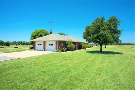 Cattle Ranch on Large Acreage for Sale in Northeast Texas - image 18