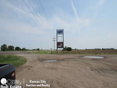 Online Auction Station/Convenience Store, Turon Kansas - image 1