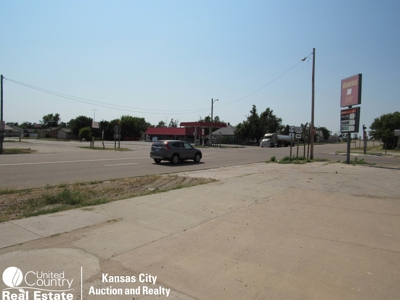Online Auction Station/Convenience Store, Minneola Kansas - image 3