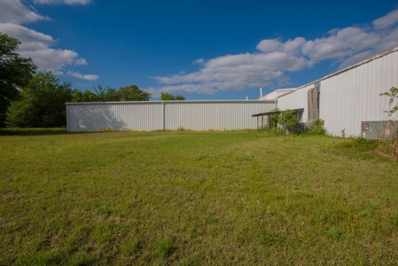 Absolute Auction on Commercial Building in Palestine TX - image 23