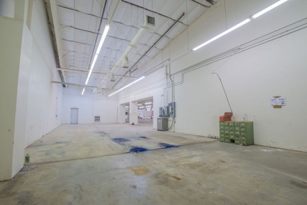 Absolute Auction on Commercial Building in Palestine TX - image 13