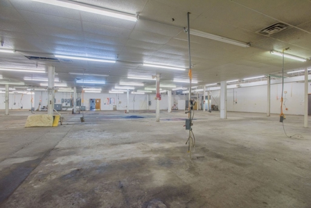 Absolute Auction on Commercial Building in Palestine TX - image 15