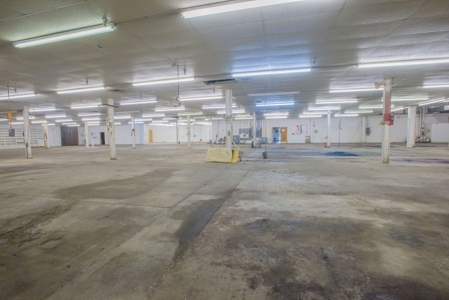 Absolute Auction on Commercial Building in Palestine TX - image 14