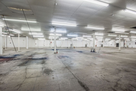 Absolute Auction on Commercial Building in Palestine TX - image 7
