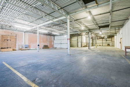 Absolute Auction on Commercial Building in Palestine TX - image 9