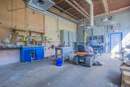 Absolute Auction on Commercial Building in Palestine TX - image 10