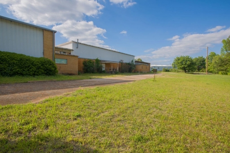 Absolute Auction on Commercial Building in Palestine TX - image 30