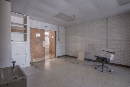 Absolute Auction on Commercial Building in Palestine TX - image 3