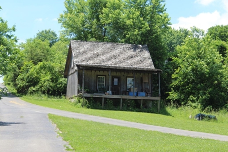 Country Home, Guest House ,Creek Frontage & 34 Acres in KY - image 3