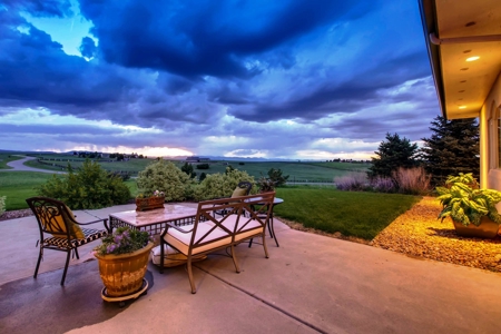 Castle Rock Exclusive Estate - image 2