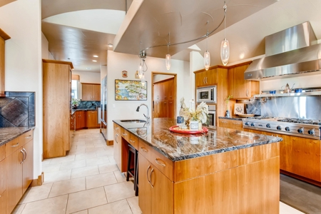 Castle Rock Exclusive Estate - image 6