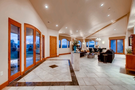 Castle Rock Exclusive Estate - image 4