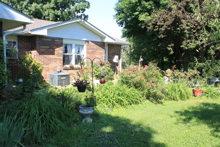 Country Home w/ Basement & Land in KY plus Personal Property - image 19