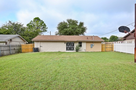 Home for Sale in Dallas TX Online Auction Live Auction - image 35