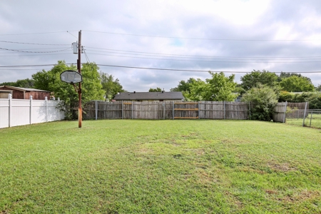 Home for Sale in Dallas TX Online Auction Live Auction - image 34