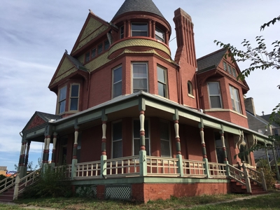 4 Bed Historic Queen Anne Located Near Downtown - image 1
