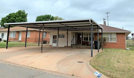 House to Auction, Clinton, OK – Custer County - image 1