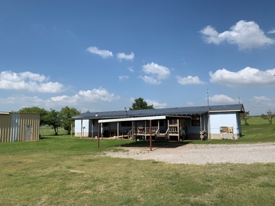 Country Home with Acreage for Sale Clinton OK Custer County - image 2