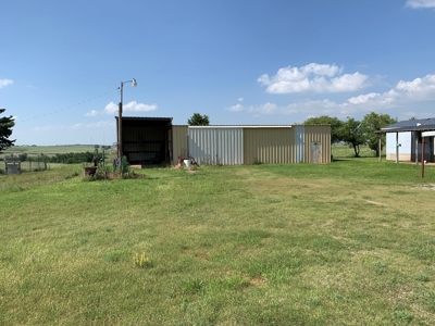 Country Home with Acreage for Sale Clinton OK Custer County - image 3
