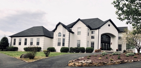 5,000 + sq. ft. Warren Co. KY Luxury Home Selling at Auction - image 1