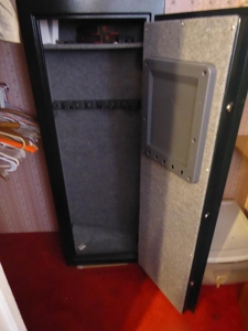 68905 - image 3