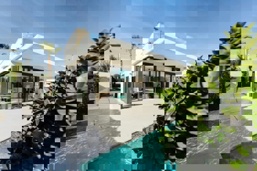 alt=